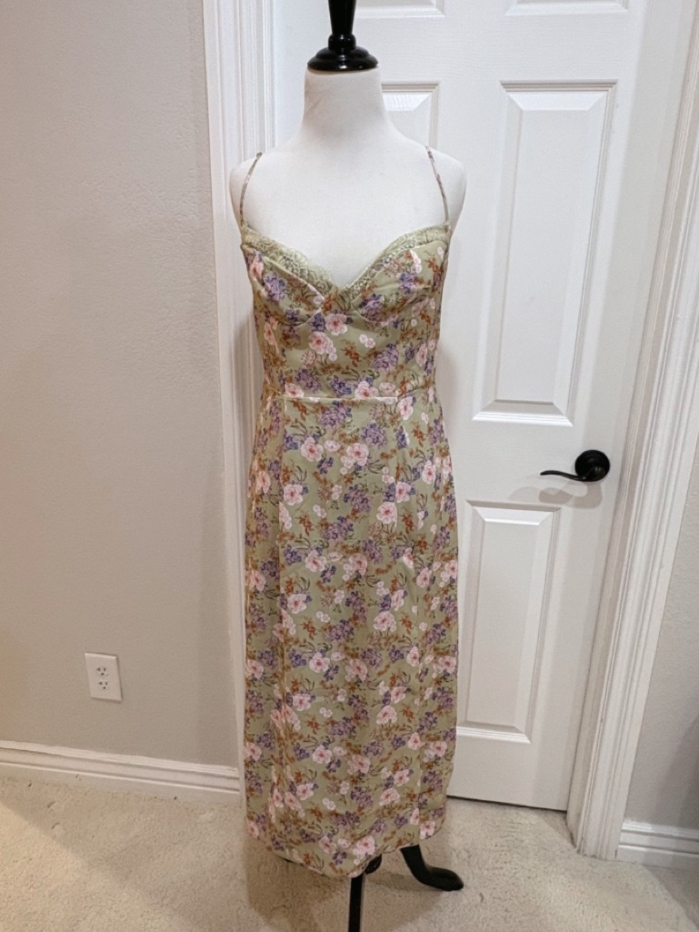 NWOT House of CB Corset Crepe Midi Sundress Peony Print Plus Cup Medium - Picture 6 of 16